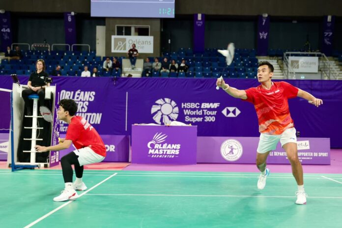 Leo Rolly Carnando/Bagas Maulana, yang sebenarnya diunggulkan di peringkat ketiga, harus menyerah dari ganda Tiongkok, Hu Ke Yuan/Lin Xiang Yi, dua game langsung 19-21, 10-21 di Orleans, Prancis, Sabtu waktu setempat (21/3/2026).