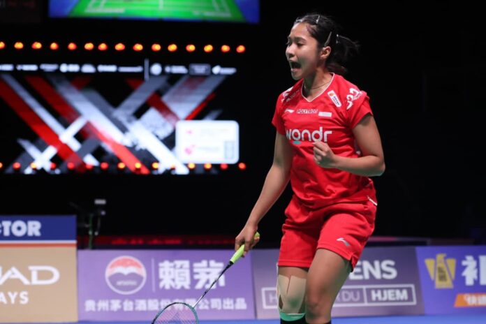 Kegembiraan Ester Nurumi Tri Wardoyo usai mengalahkan Huang Yu-Hsun dari Taiwan yang membawa Indonesia menempati juara grup. (foto: PBSI)