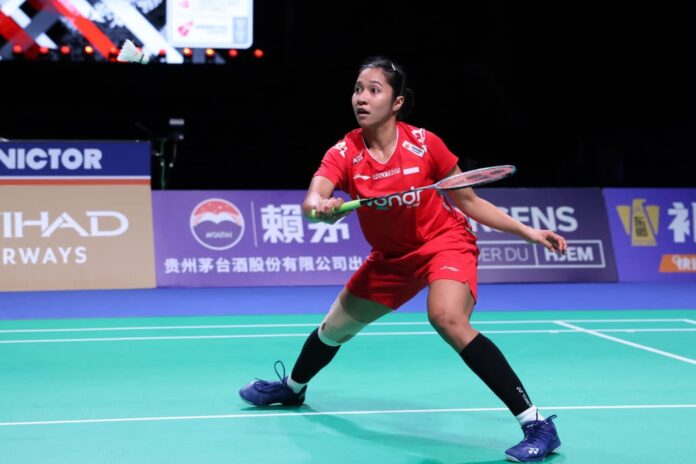 Kemenangan Ester Nurumi Tri Wardoyo atas Amalie Schulz 21-13, 21-18 membawa Indonesia ke babak semifinal Piala Uber 2026.